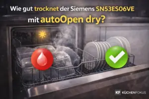 Geöffneter Siemens SN53ES06VE mit Tellern und Kunststoffbehältern sowie emotionaler Aufschrift zur Frage, wie gut die Trocknung mit autoOpen dry funktioniert, Küchenfokus Logo unten rechts